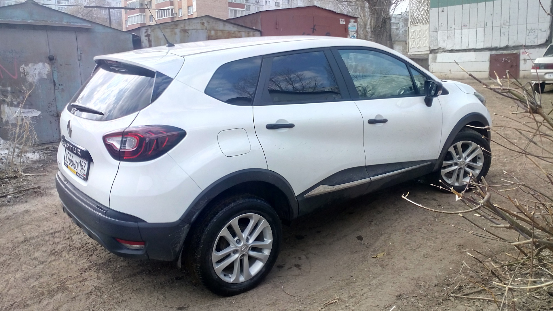 Шины каптюр. Диски Renault Captur r17. Диски КИК 672 Каптюр. Каптур на 17 дисках. Диски Рено Каптур 17.