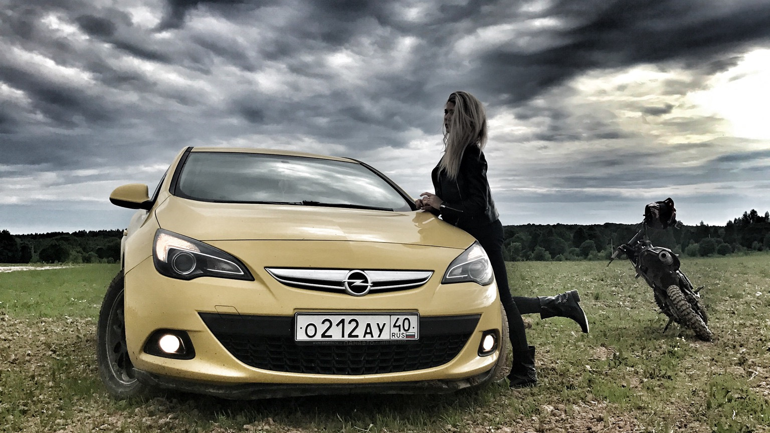 Opel Astra девушка