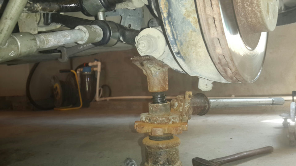 Стойка стабилизатора или яйца — Lada Приора седан, 1,6 л, 2014 года ...