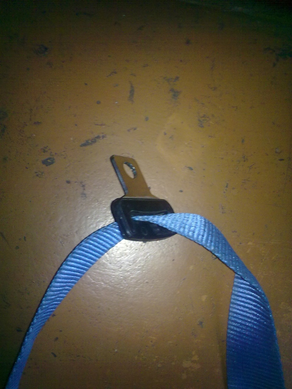 вот сам фиксатор задней части — Lada 2106