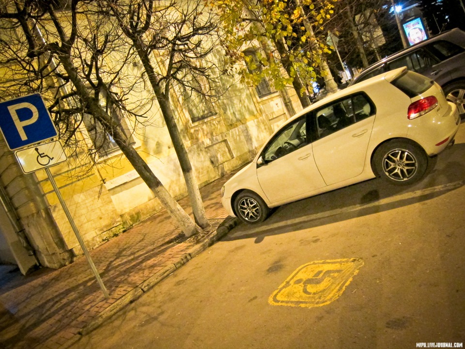 Не будьте мудаками, паркуйтесь правильно. — Volkswagen Golf Mk6, 1,4 л ...
