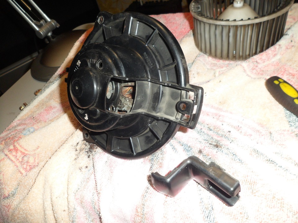 Печка паджеро спорт 1. Мотор печки Denso ms272500 7132. 272500-0460 Моторчик печки. Пыльник вентилятора печки. Ms272500.