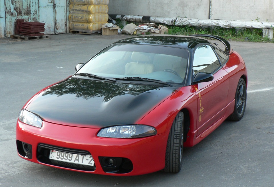 Mitsubishi Eclipse вид спереди