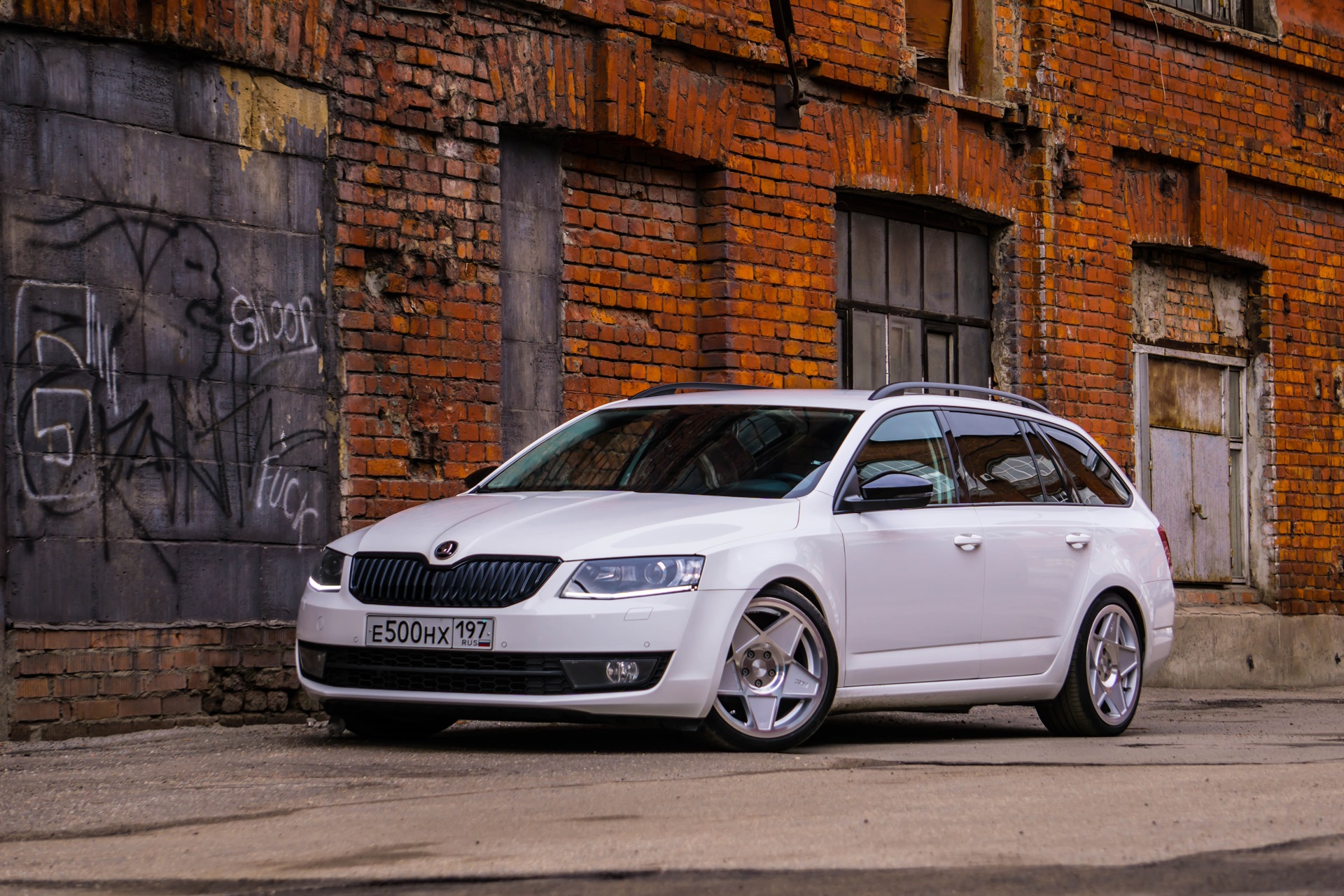 Skoda Octavia Combi белый