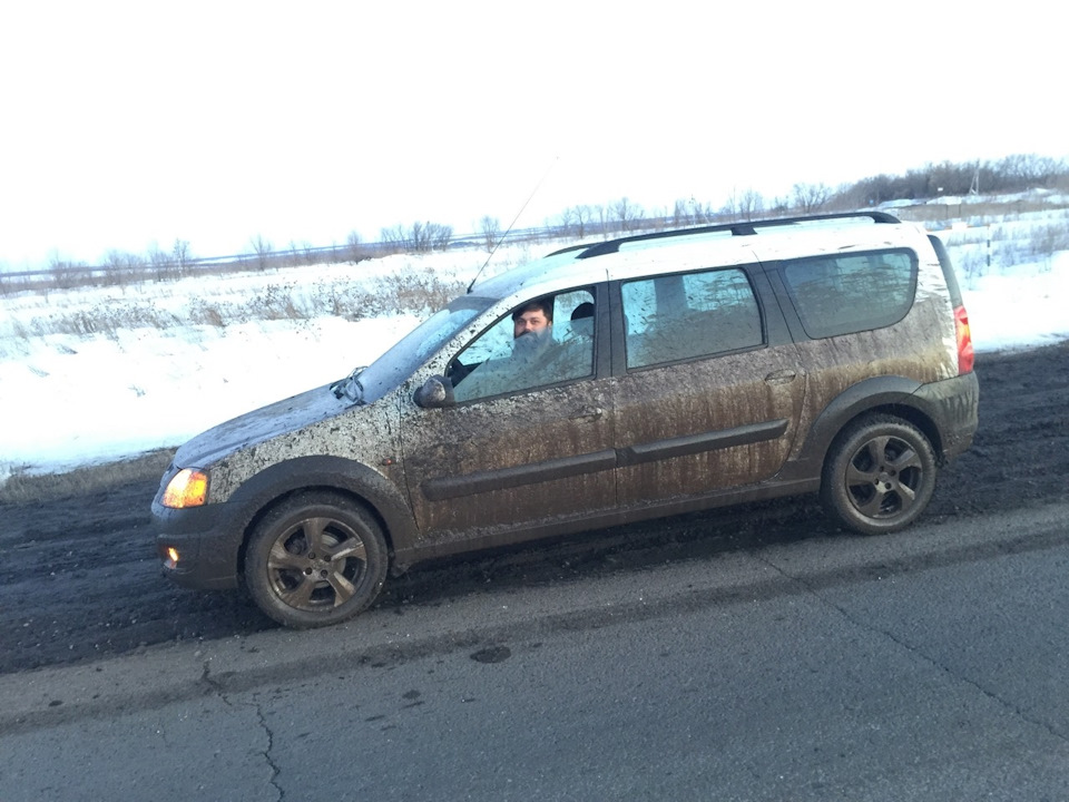 Ларгус кросс коррозия. Где гниет ларгус фото. Ржавчина кузова ларгус. Ржавчина кузова ларгус. Ларгус сгнил.