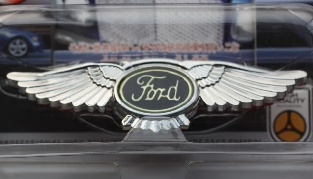 эмблема — Ford Focus II Hatchback, 1,6 л, 2006 года | аксессуары | DRIVE2