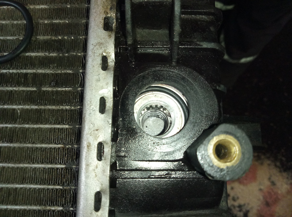 вот еще один комплект, резинок, изнутри стоит который, кстати по моему я с размером не угадал надо было потолще взять, один в один мне кажется маловато, теперь черьвь сомнения покоя не дает😡 — Audi A4 (B8)