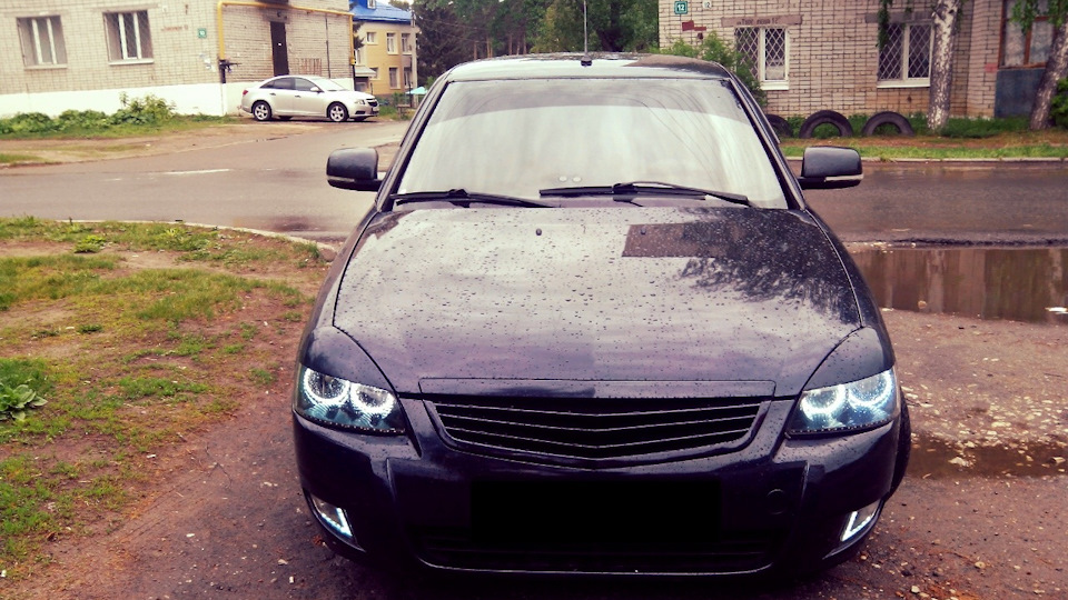 Lada Priora sedan Ангельскими глазами