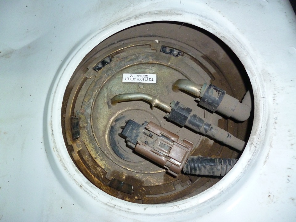 Ну вот пора наверное (110 000 км) заменить сеточку в бензонасосе ...