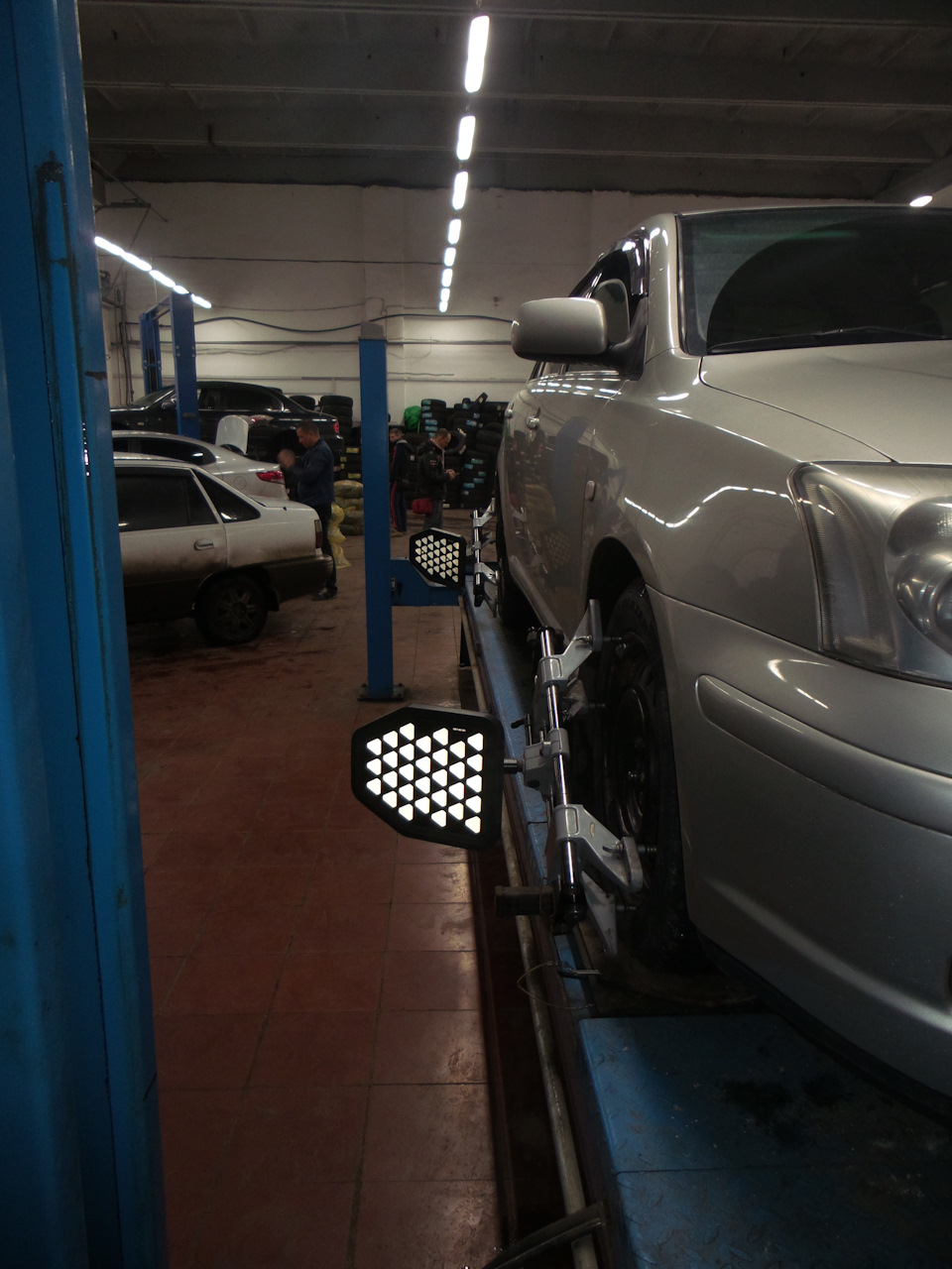 Развал-шиномонтаж зима близко! — Toyota Avensis II, 2 л, 2003 года ...