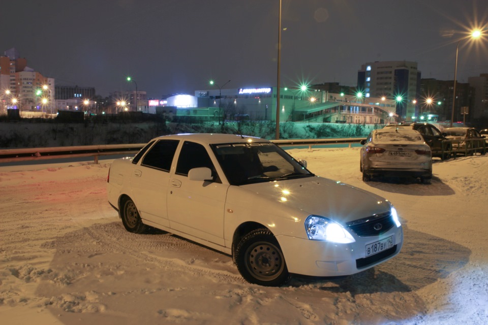 Белая приора зимой