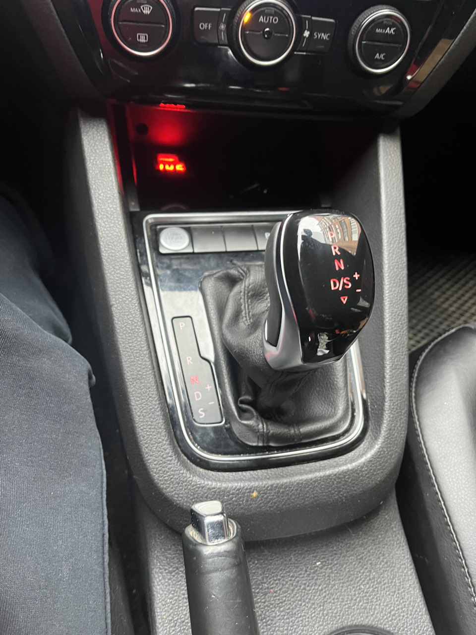 Ручка АКПП с подсветкой👍👍 — Volkswagen Jetta VI, 1,4 л, 2014 года ...
