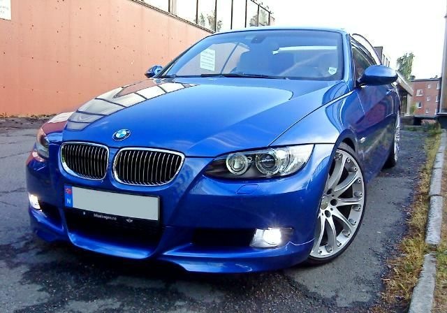 BMW e92 синего цвета