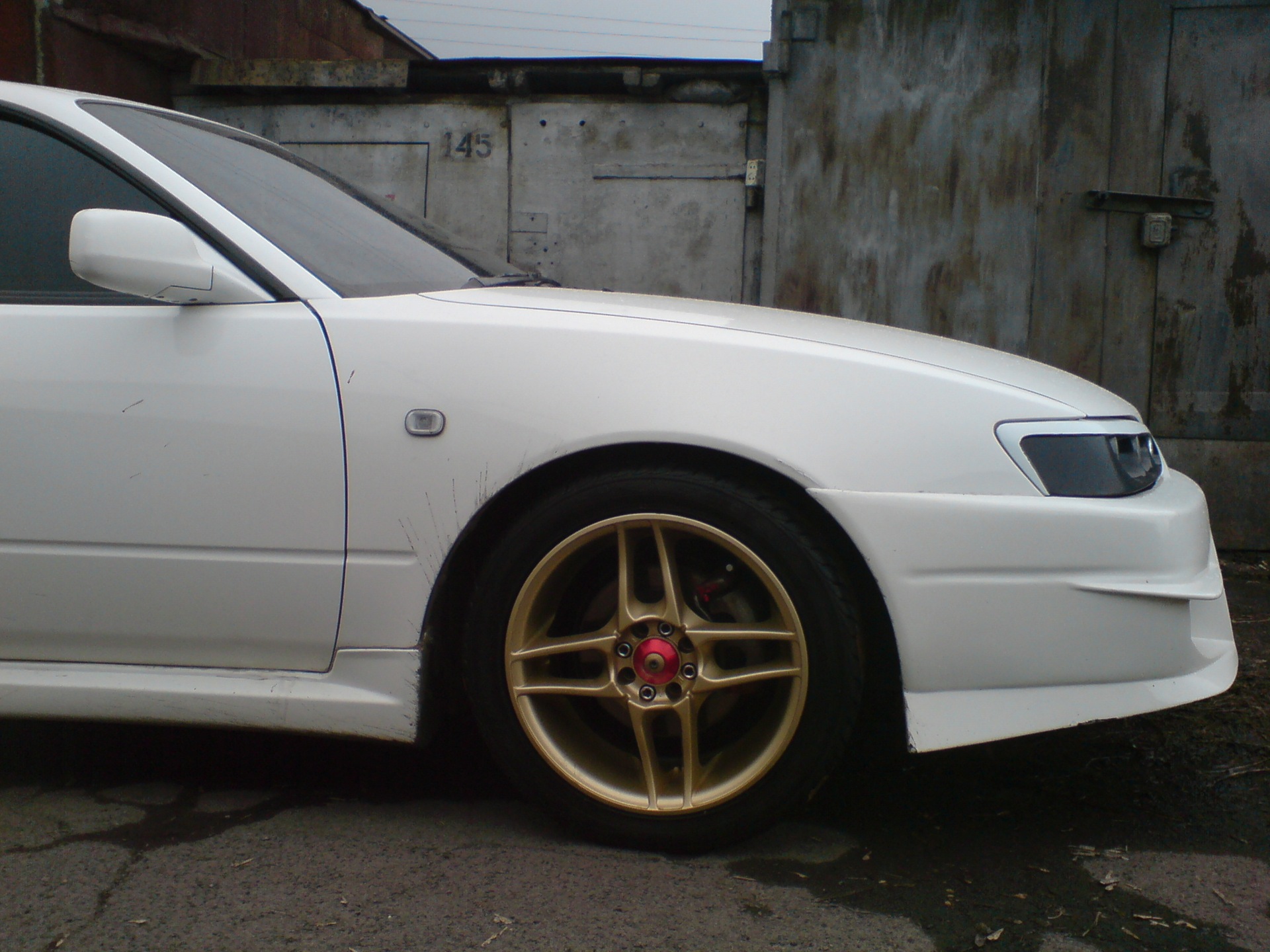 Beats the steering wheel - Toyota Sprinter Trueno 16 L 1999