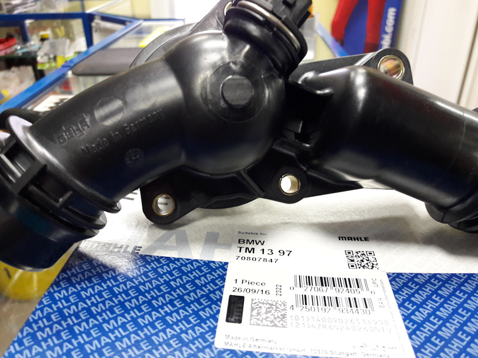 Замена термостата на "холодный" (+ верхний патрубок ОЖ) — BMW 3 series ...