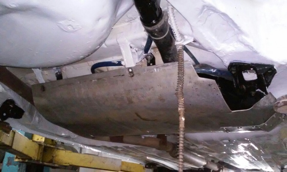 Заглушку большую на днище бензобака. Тороидальный топливный бак ракеты чертеж. Фиат дукато 244 сливные каналы днища фото. Днище топливного бака. Днище топливного бака.