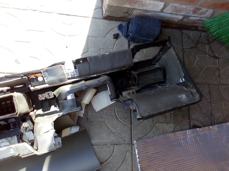 Обклейка торпеды! — Москвич 2141, 1,8 л, 1994 года | тюнинг | DRIVE2