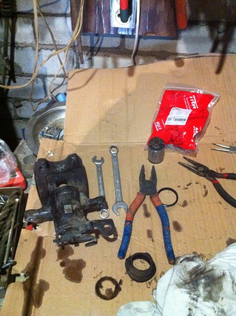 Замена манжета на заднем правом тормозном поршне) — DRIVE2