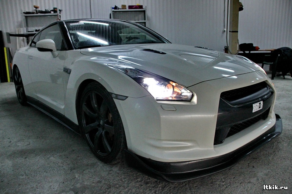 Nissan GTR 35 серый матовый