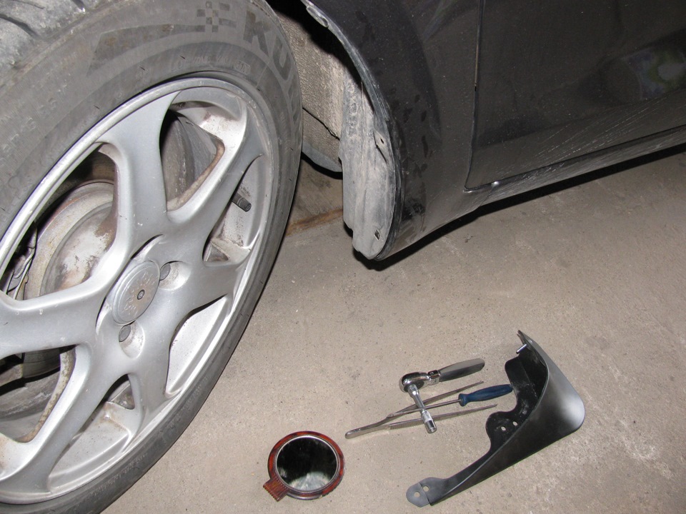 Передние брызговики. — Toyota Yaris (p2), 1,4 л, 2008 года | аксессуары ...