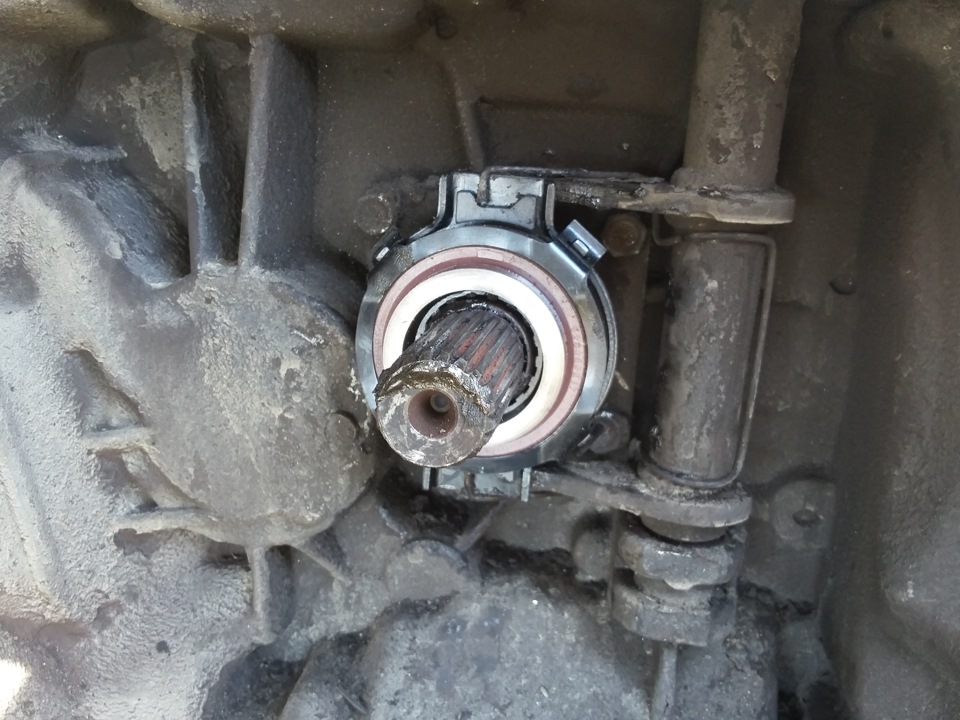 8 мкпп. Выжимной подшипник ваз 2114. Пружина выжимного подшипника 2109. Выжимной подшипник ваз 2115. Кпп ваз 2108 с выжимным.