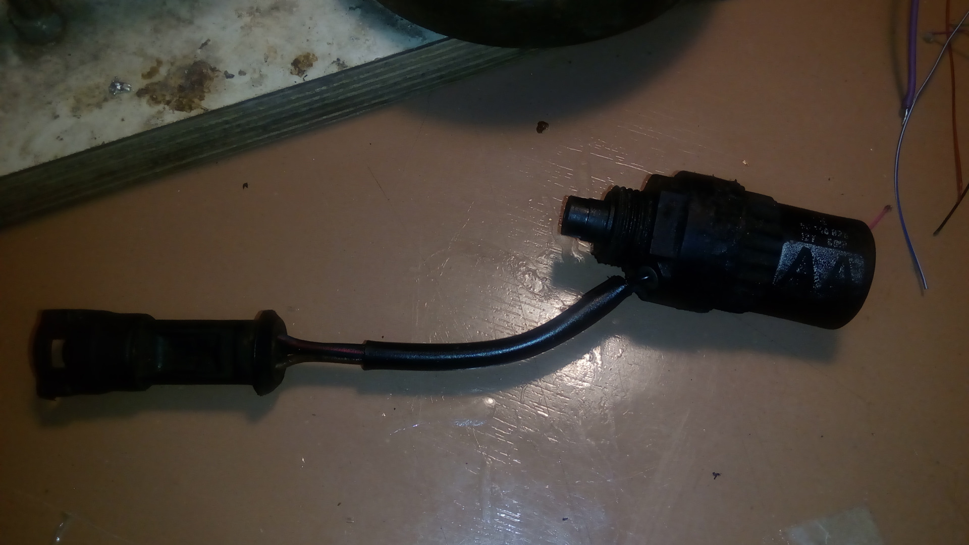 Датчик температуры охлаждающей жидкости опель кадет 1. Датчик кадет. Датчик скорости опель комбо 2006г 1. Датчик холла saab 900. Датчик кадет.