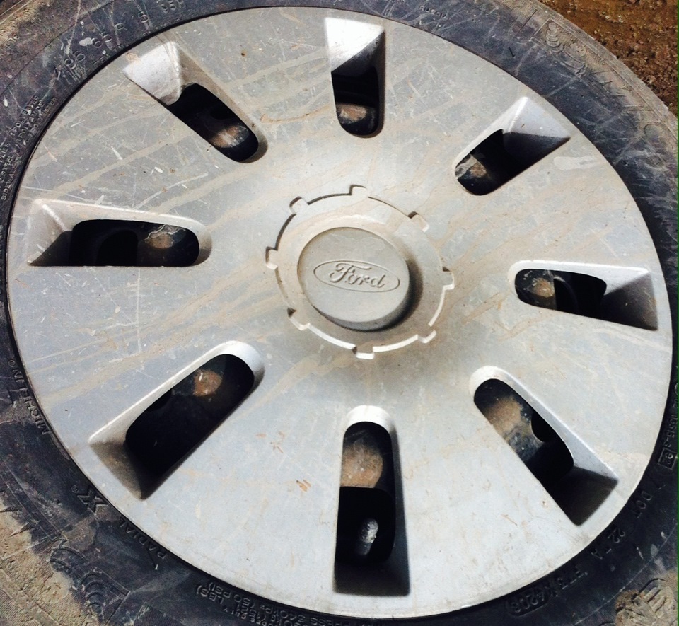 Колпак колеса renault r16 403152550r. Нужны колпаки. Нужны колпаки. Нужны колпаки. Колпаки на автомобильные колеса.