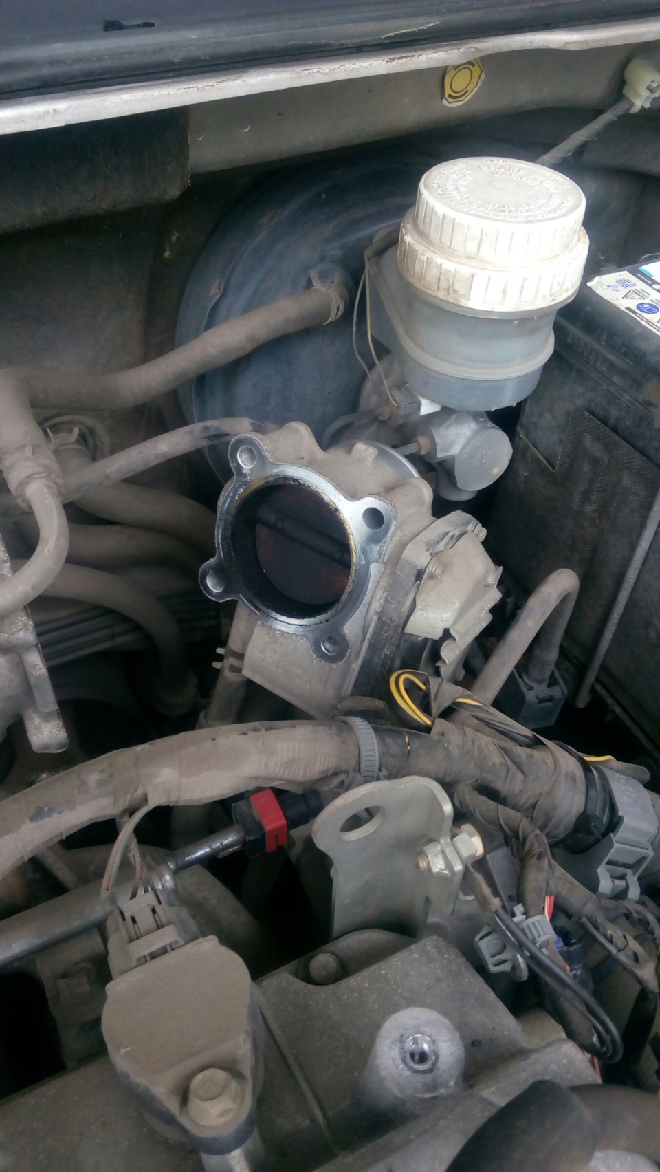 Почистил дроссельную заслонку. — Mitsubishi Galant (9G), 2,4 л, 2008 ...