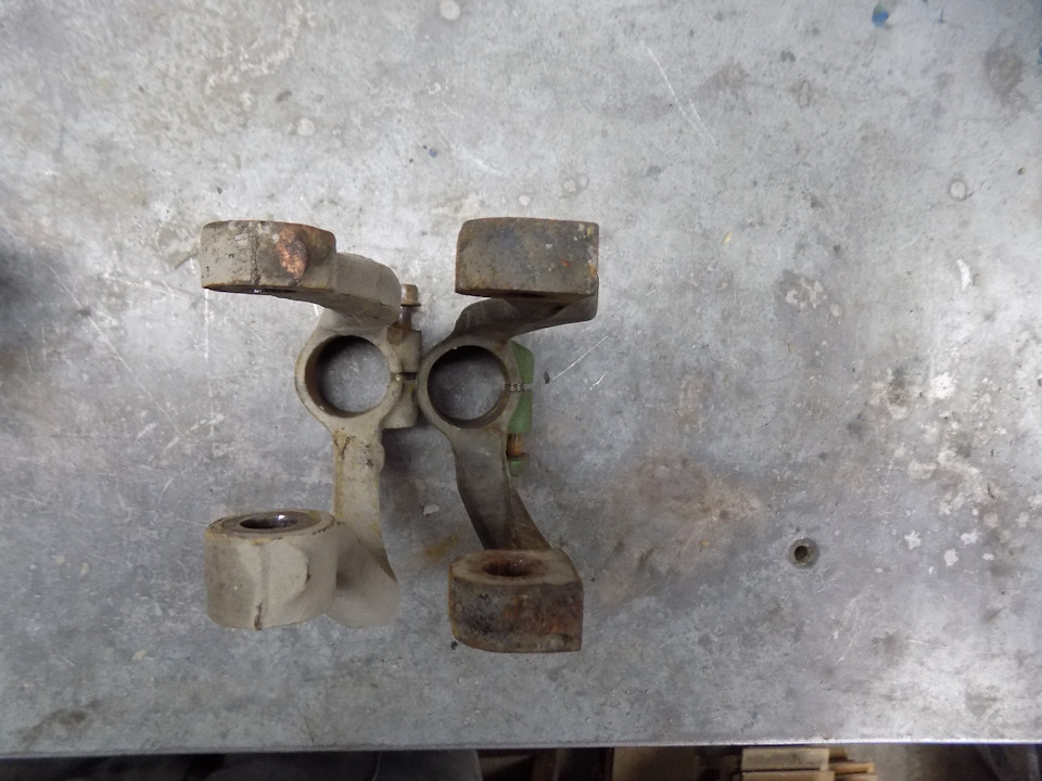 Разница в вилках, шатл слева, видно что на прелюде сайлентблок шире. — Honda Civic Shuttle