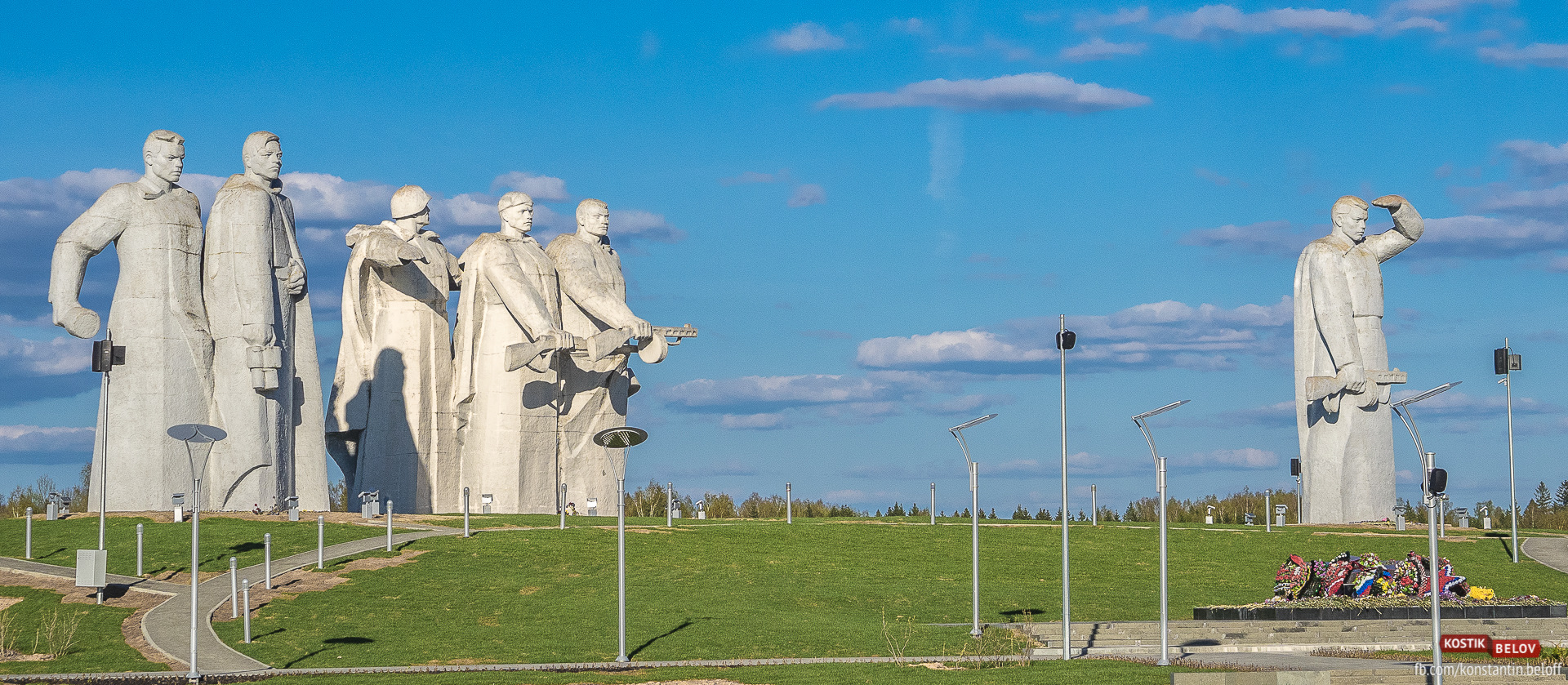 Панфиловец курган. Памятник героям панфиловцам в Алматы. Статуи героев Панфиловцев на белом фоне. Памятник 28 Панфиловцев дрон. Панфиловцев 65.