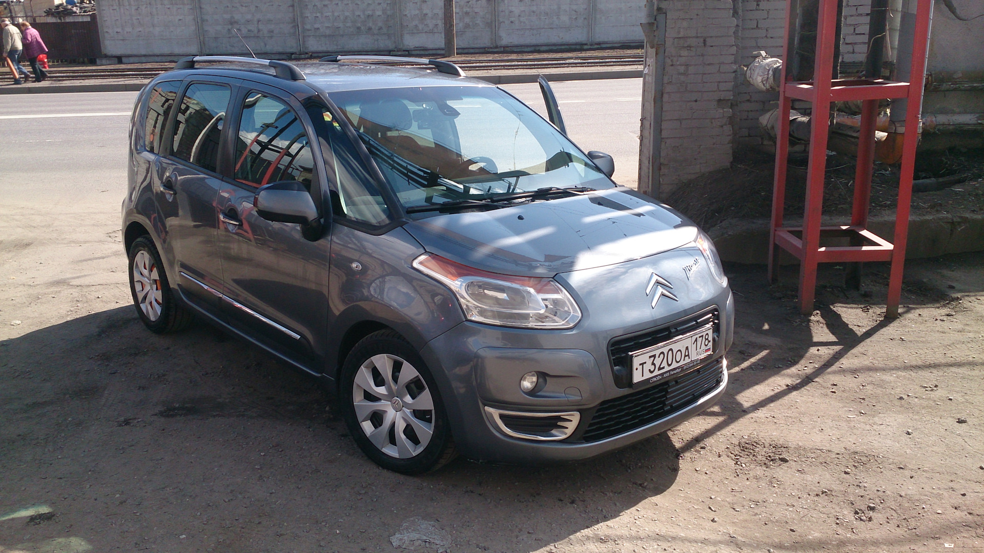 Citroen c3 picasso 2014. Citroen c3 picasso. Citroen c3 черный. Ситроен с3 пикассо белый. 8.