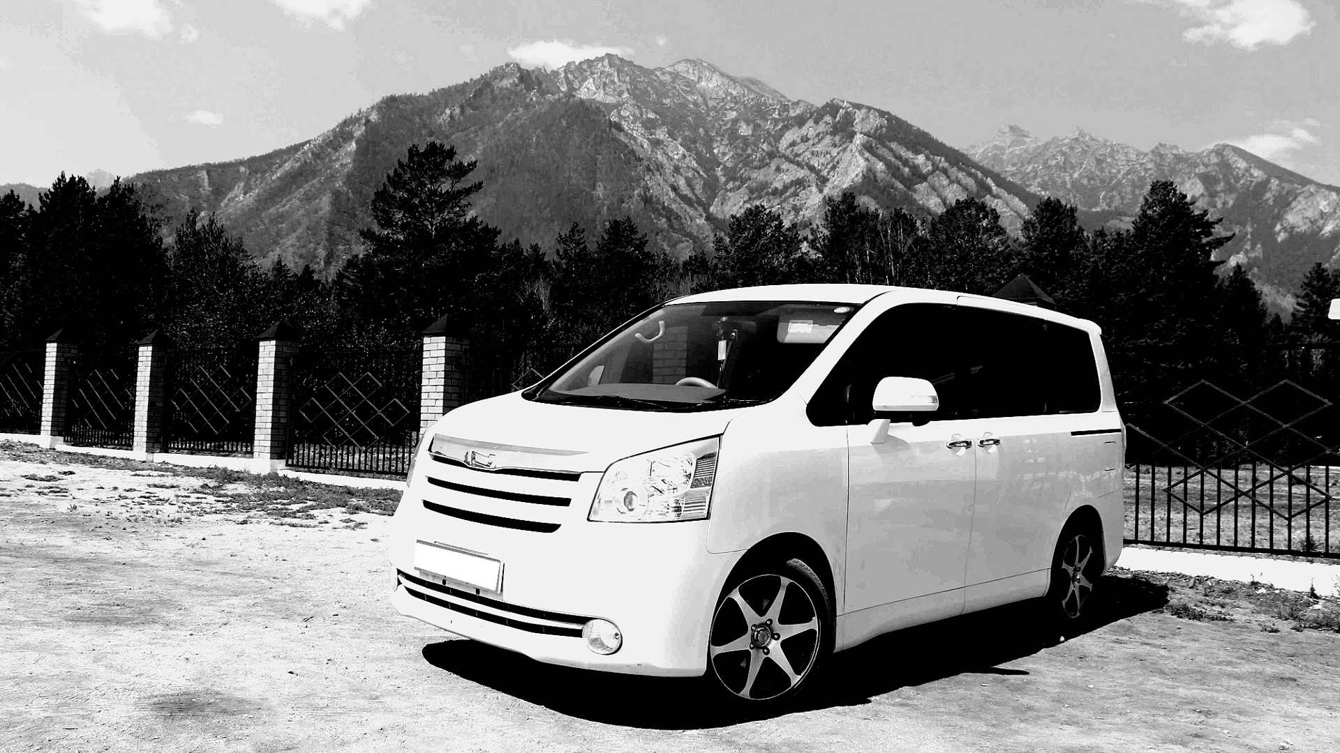 Toyota noah характеристики. Noah характеристики. Ноах параметры дисков. Noah характеристики. Тойота вокси 2018.