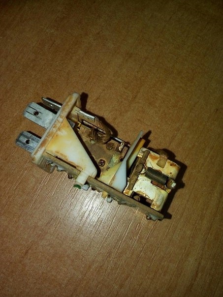 Реле 369 ауди а6 с5 за что отвечает. ae6ab46s 960. Реле 369 ауди а6 с5 за что отвечает фото. Реле 369 ауди а6 с5 за что отвечает-ae6ab46s 960. картинка Реле 369 ауди а6 с5 за что отвечает. картинка ae6ab46s 960. Решил написать полезную статейку и добавить сюда, т.к. это и мне будет полезна и может еще кому-то поможет. В ней рассказано, где находятся плавкие предохранители в Ауди А6 С5, как их менять и за какую из схем они отвечают. Если у вас что-то не работает в автомобиле, то первым делом смотрите состояние предохранителя и если он исправен, только потом начинайте искать причину в узле или проводке. Реле 369 ауди а6 с5 за что отвечает. ae6ab46s 960. Реле 369 ауди а6 с5 за что отвечает фото. Реле 369 ауди а6 с5 за что отвечает-ae6ab46s 960. картинка Реле 369 ауди а6 с5 за что отвечает. картинка ae6ab46s 960. Решил написать полезную статейку и добавить сюда, т.к. это и мне будет полезна и может еще кому-то поможет. В ней рассказано, где находятся плавкие предохранители в Ауди А6 С5, как их менять и за какую из схем они отвечают. Если у вас что-то не работает в автомобиле, то первым делом смотрите состояние предохранителя и если он исправен, только потом начинайте искать причину в узле или проводке.