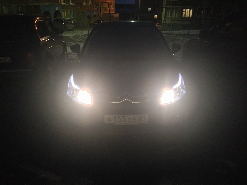 Замена ламп ближнего света и габаритов — Citroen C4 (1G), 1,6 л, 2010 ...