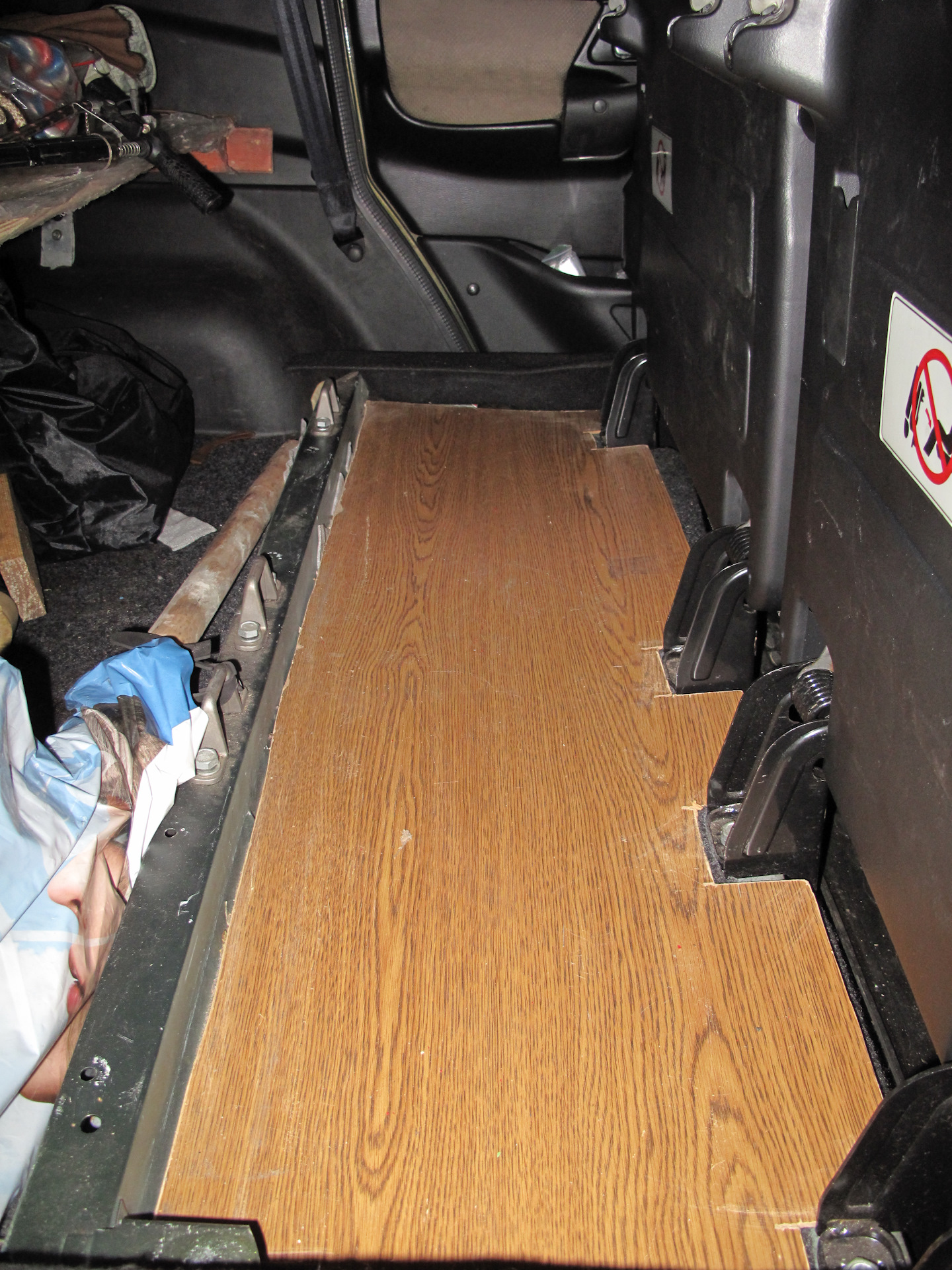 Ковролин калина 2. Opel corsa d заднее сидение. Сейф под переднее сиденье уаз патриот. Задние сидения opel astra j. Уаз патриот 2022 задние сиденья.