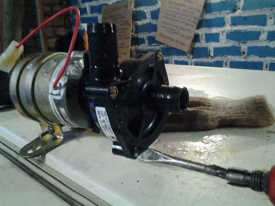 4. моторчик тосола. моторчик тосола. помпа дополнительная d18 газ 2705. крышка доп помпы газель.