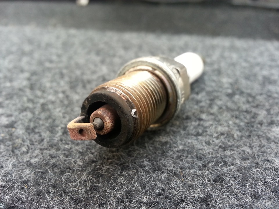 Заменил сапун и свечи, смазал натяжной ролик — Lada Приора универсал, 1 ...