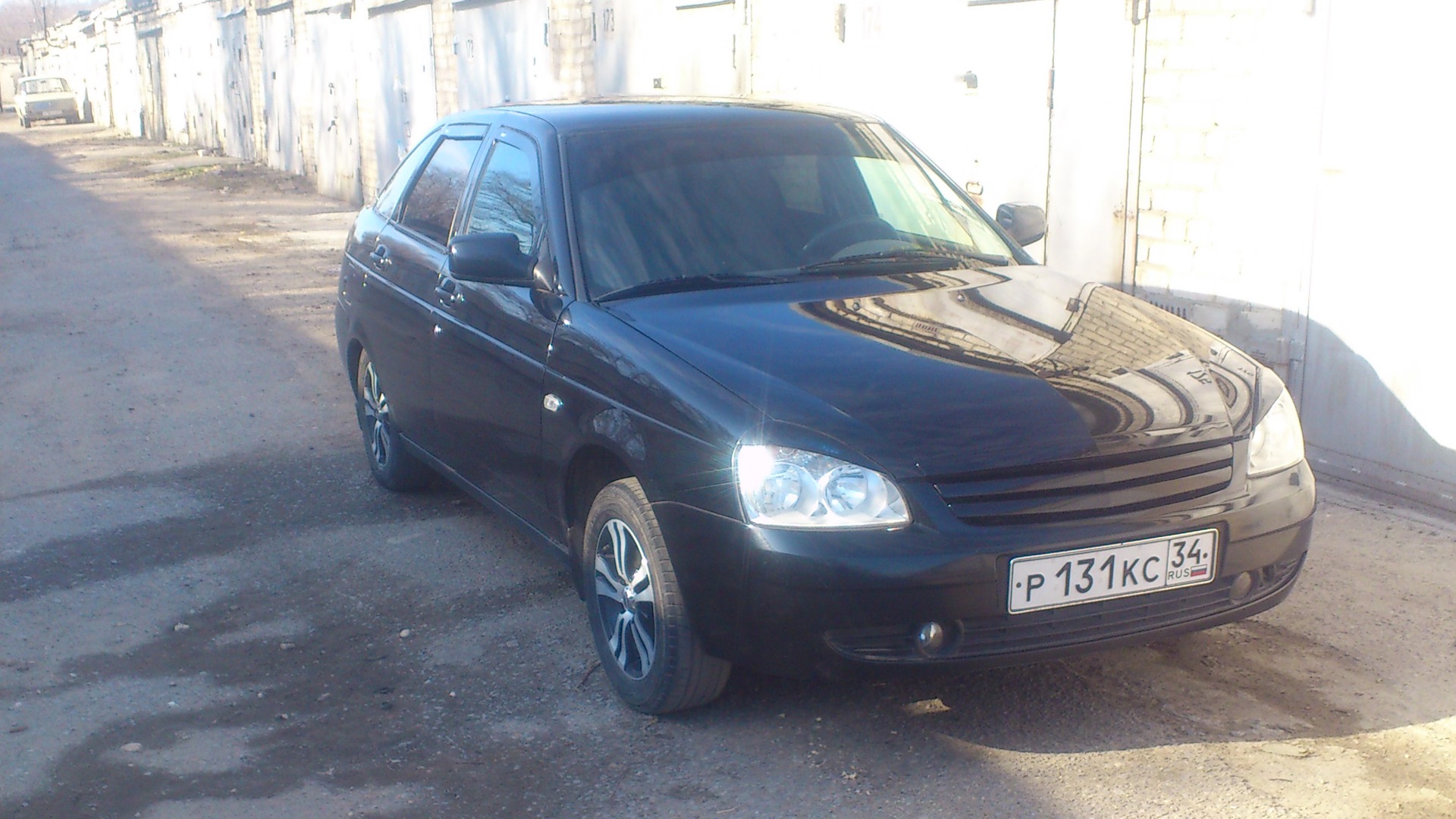 Lada Приора хэтчбек 1.6 бензиновый 2011 | сине-черная 1.6 мт на DRIVE2