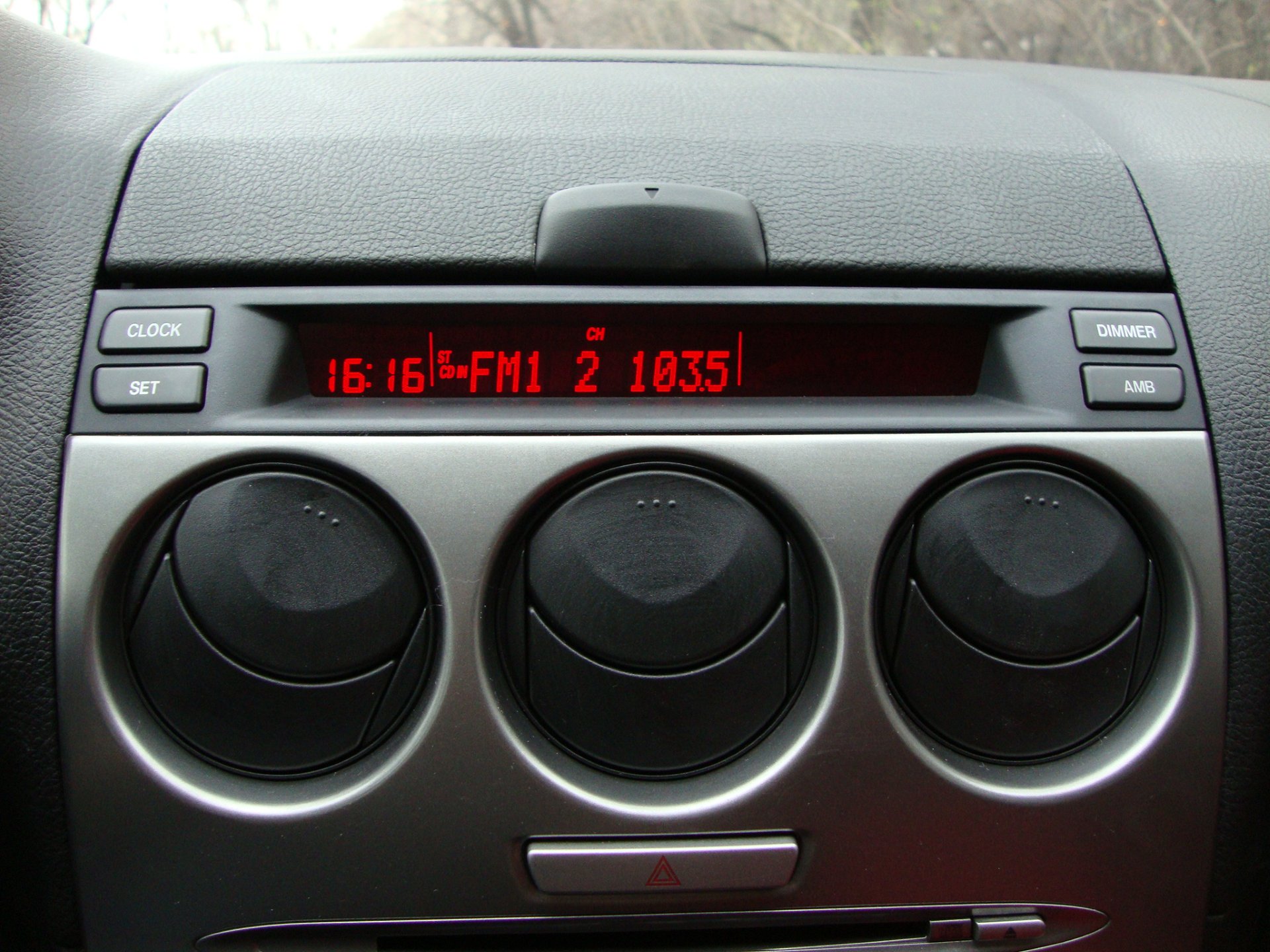 Экран мазда 6. Mazda 6 gg информационный дисплей. Мазда Атенза бортовой компьютер. Дисплей Мазда 6 gg Рестайлинг. Информационный дисплей Мазда 6 Atenza gg.