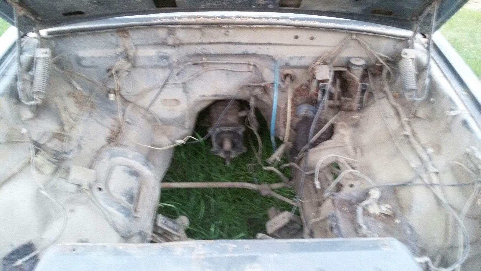 Подкапотное пространство укомплектовано. ГАЗ 3102, 2,4 л, 2002 года своими рук
