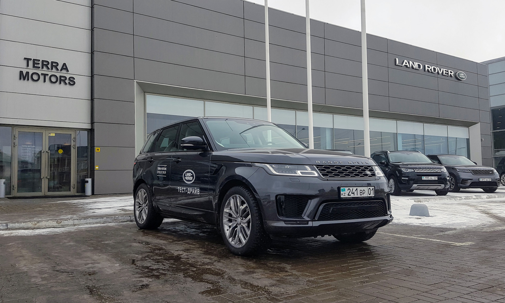астана моторс алматы. логотип ооо терра моторс. фасад автосалон ленд ровер. тоо ленд ровер центр астана terra motors. логотип терра моторс.
