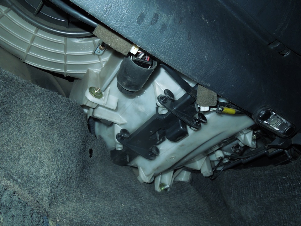 поставил на место… — Toyota Corolla (100)