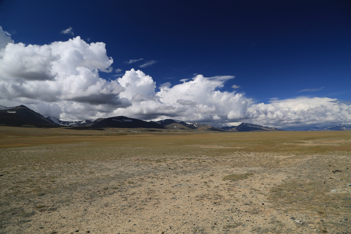 Котловина больших озер. Даян нуур Монголия озеро. Котловина больших озер в Монголии. Катлавина больших озёр Монголия. Ачит нуур озеро.