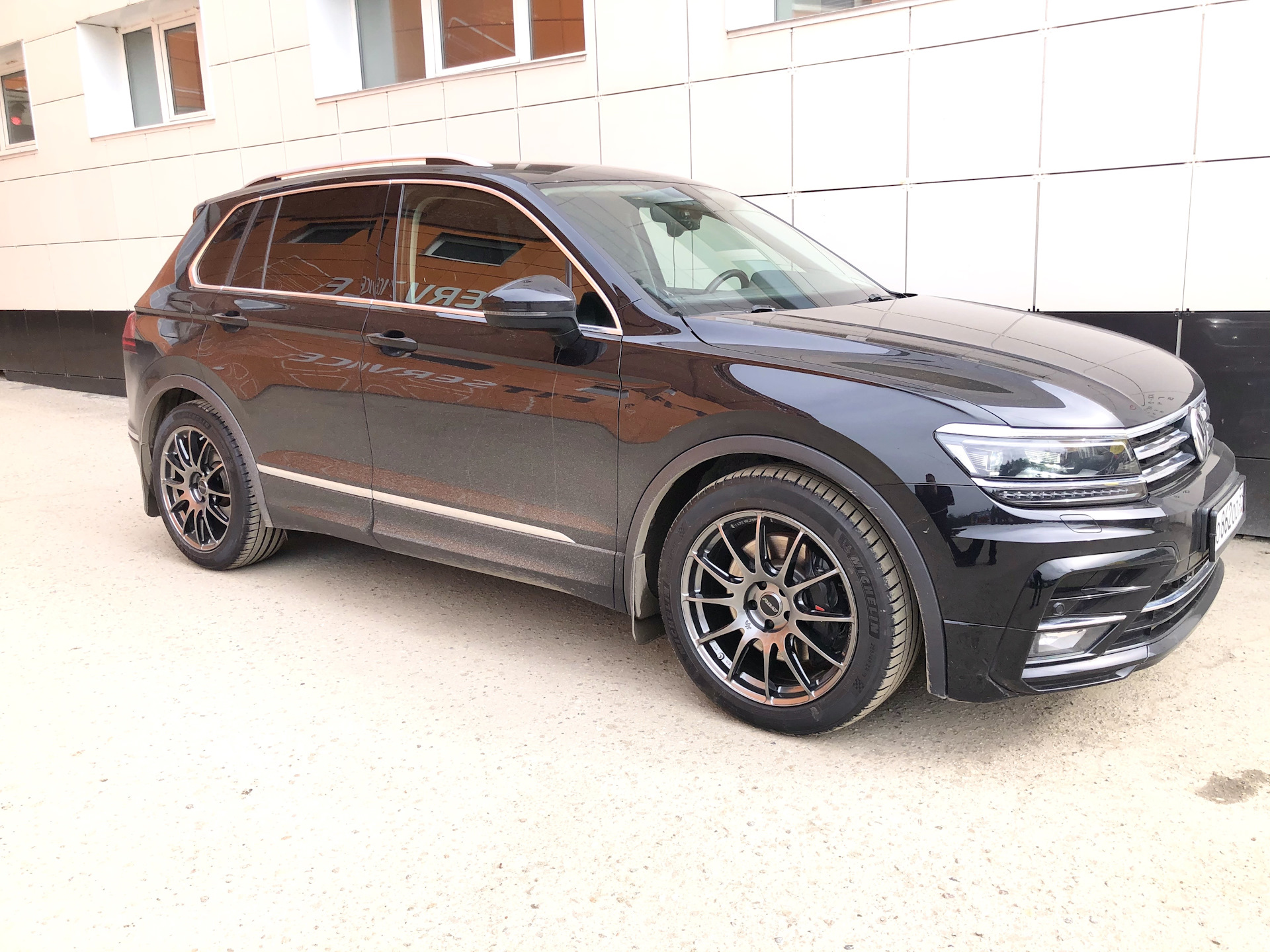 275 55 r19 на тигуан. Rays g25 на тигуан. Диски тигуан вылет. Скад r17 тигуан. Tiguan 1 r19.