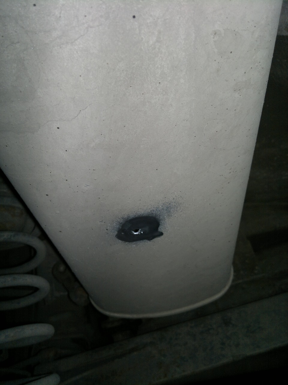 Отверстие в глушителе. — Chevrolet Aveo Sedan (1G), 1,5 л, 2005 года ...