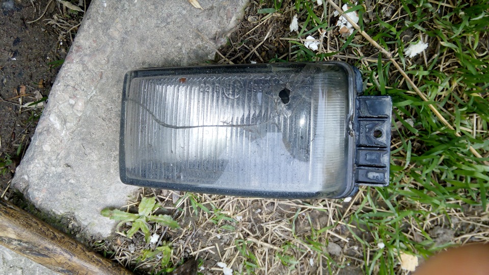 Замена стекла противотуманки. — Opel Omega B, 2 л, 1997 года | своими ...