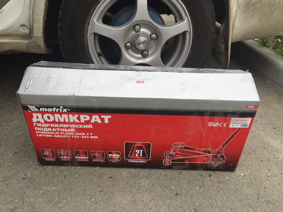 Подкатной домкрат MATRIX MASTER 51028 — Toyota Corolla (110), 1,5 л ...