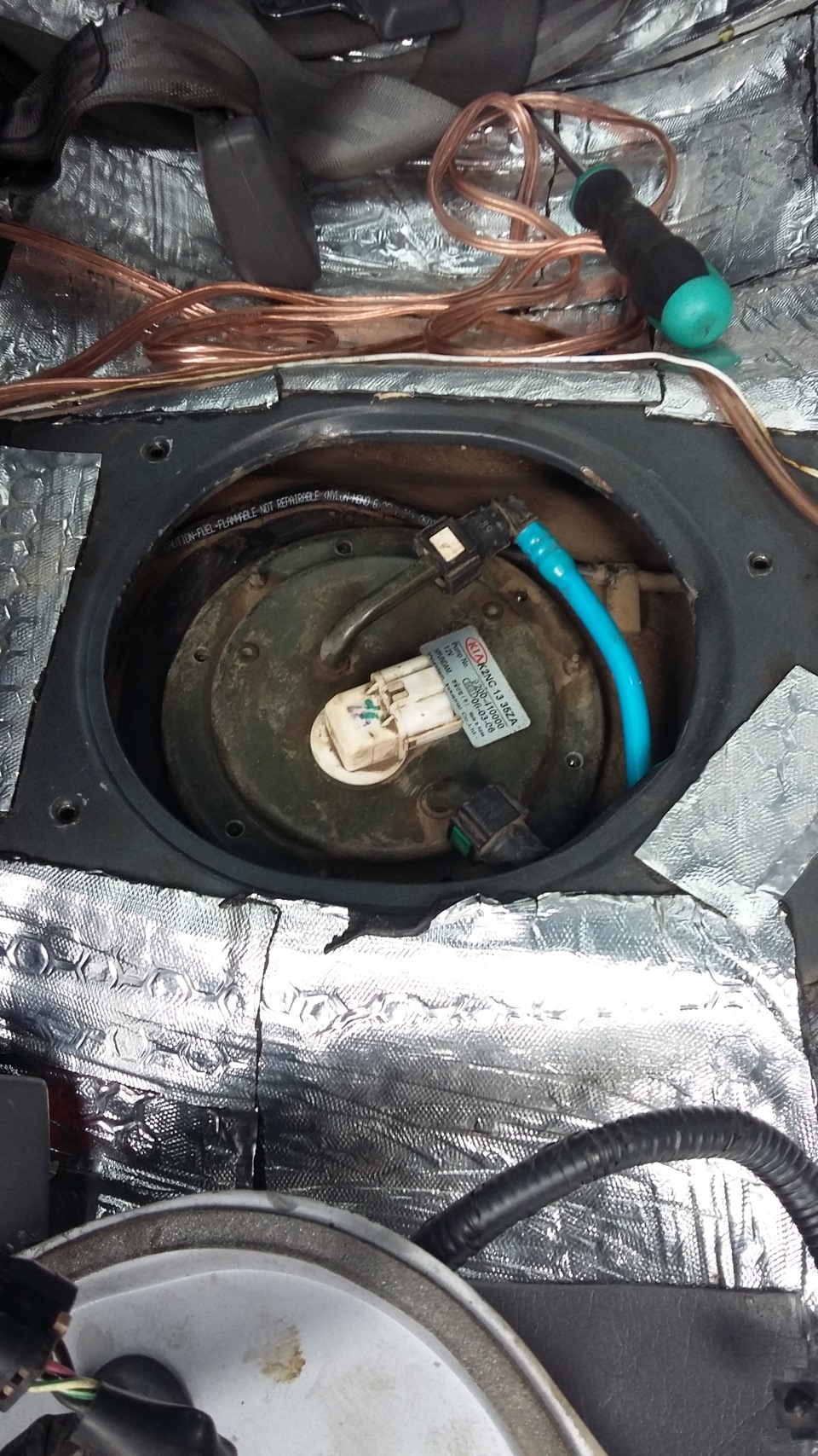 Замена сетки в бензонасосе — KIA Spectra, 1,6 л, 2006 года | расходники ...