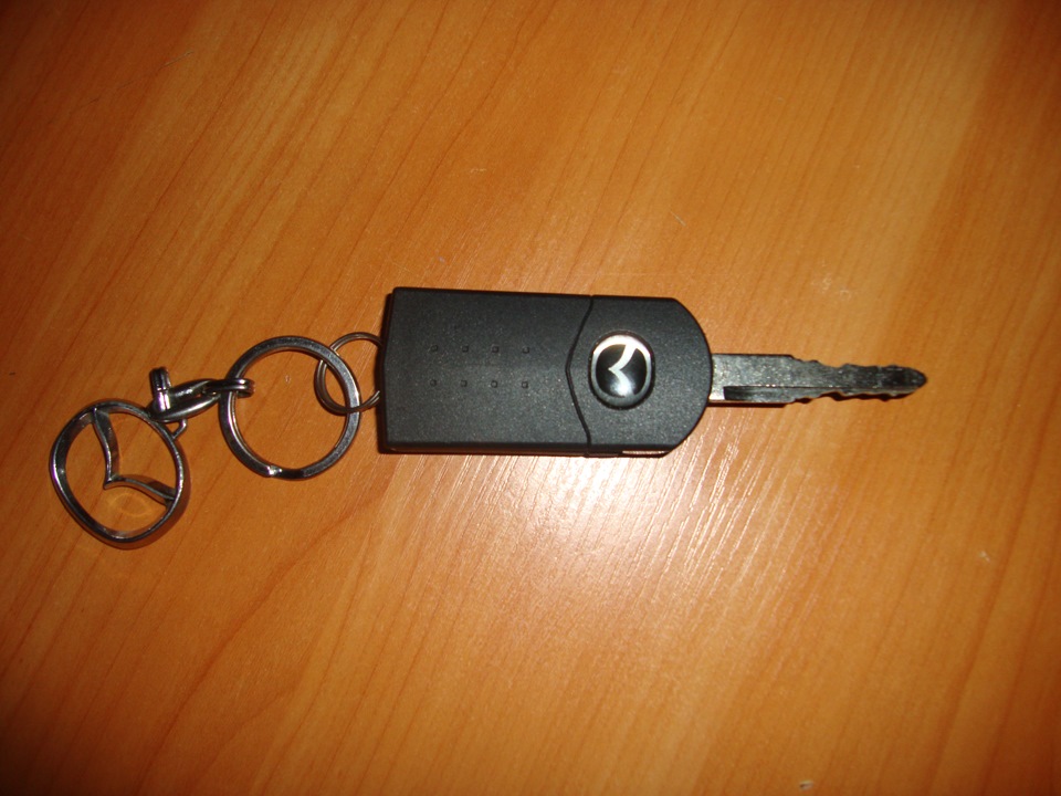 Ключи мазда 3 бк. Выкидной ключ Мазда 3 БК. Мазда 3 БК из обычного ключа в выкидной. Ключ Мазда 626. Ключ от мазды 626.