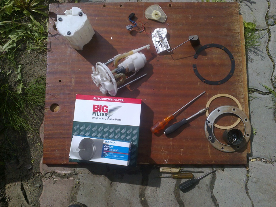 Замена фильтров и чистка бензонасоса. — Lada Приора универсал, 1,6 л ...